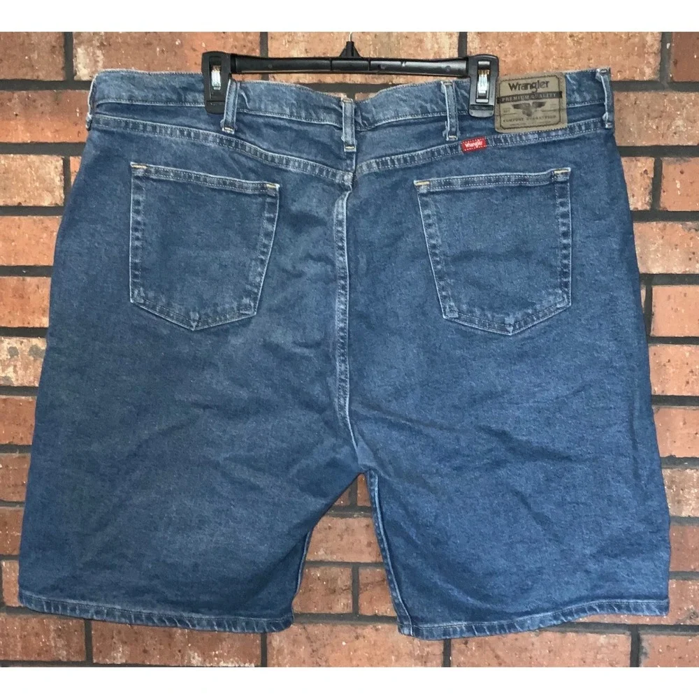 Wrangler Mens Relaxed Fit Denim Shorts Medium Wash Blue 5-Pocket Classic Size 44